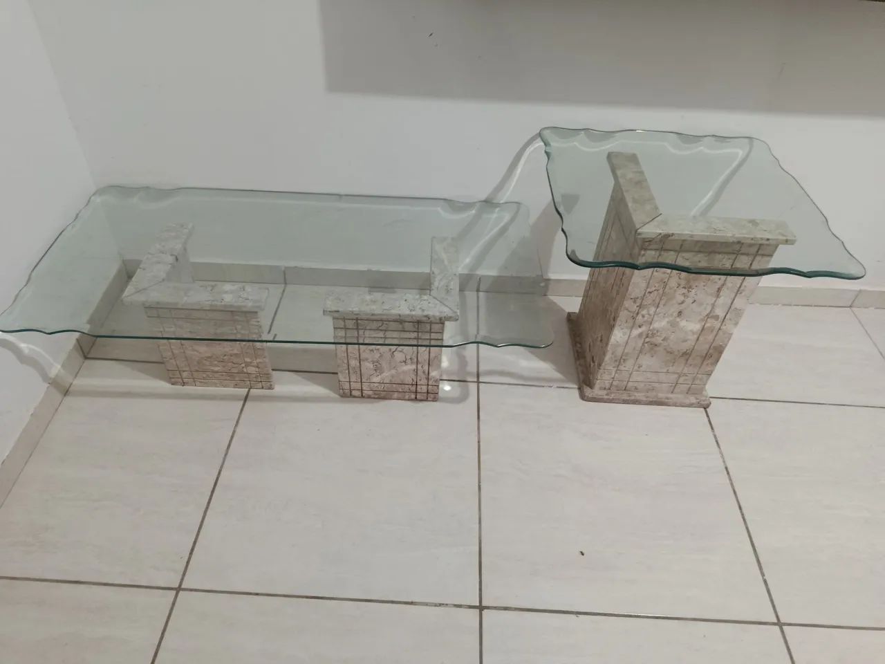 Centro de mármore com vidro 