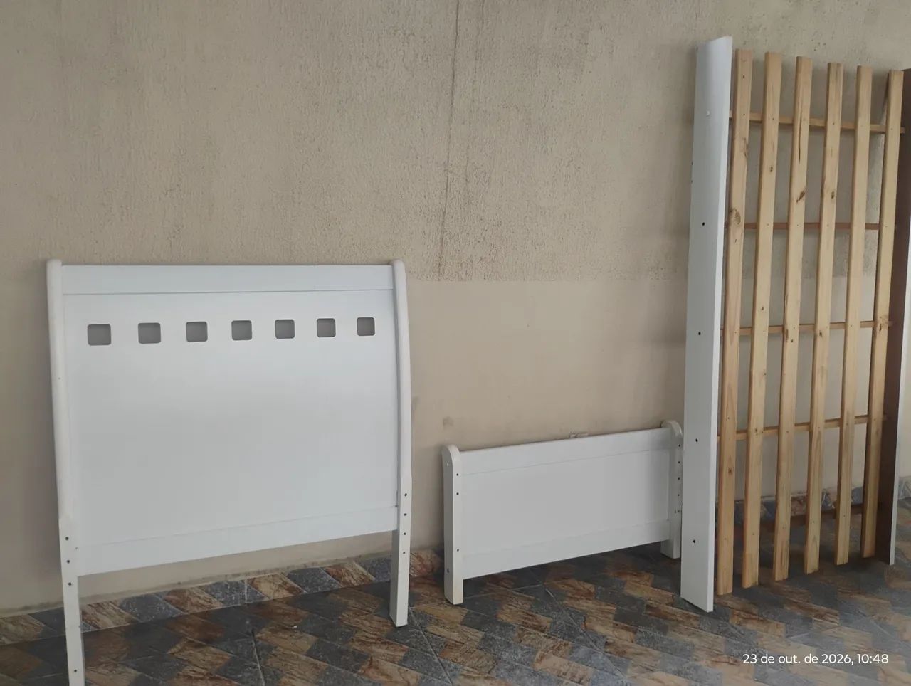 Cama solteiro branca 