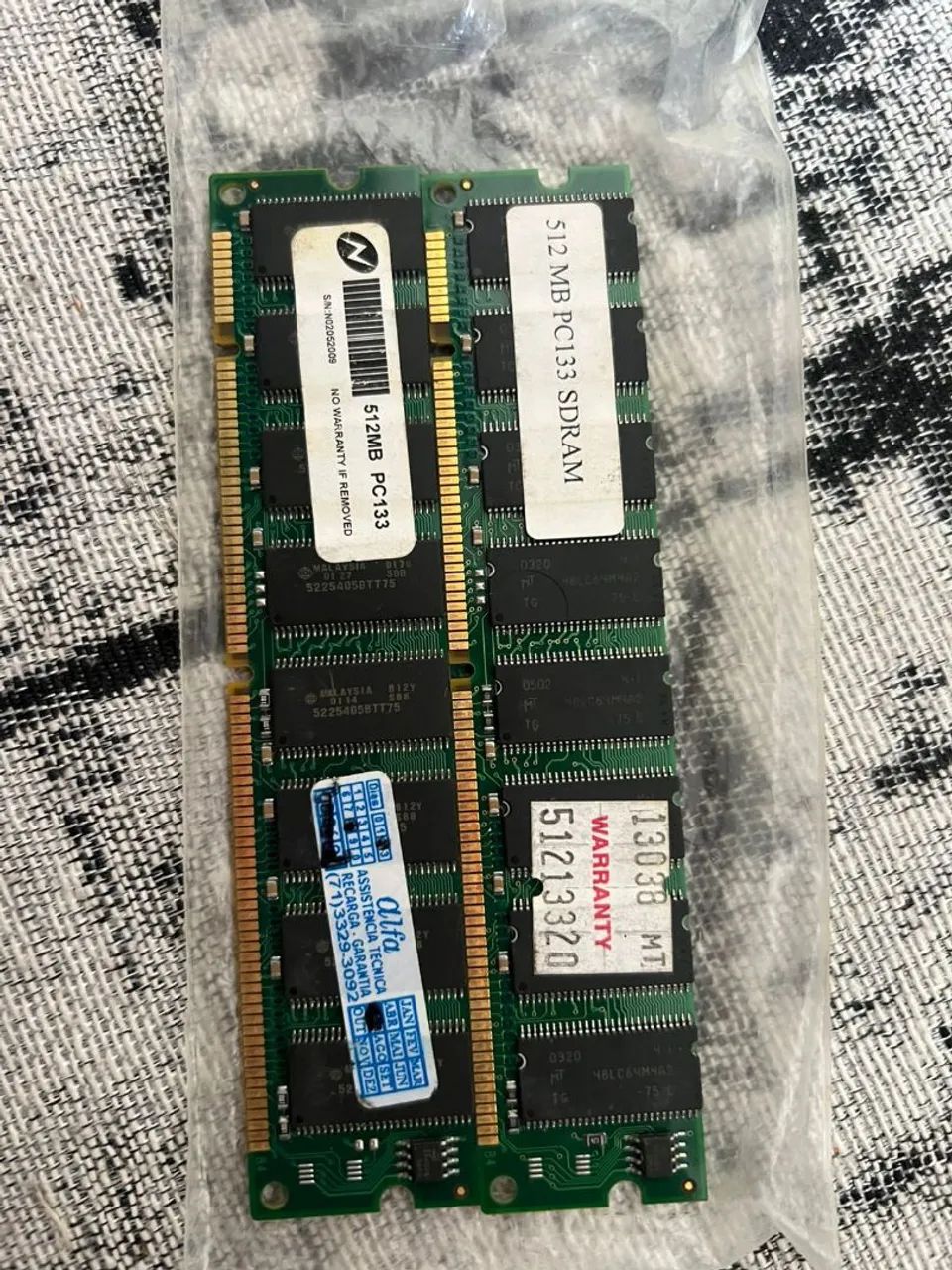2 Memórias RAM 512MB PC133 