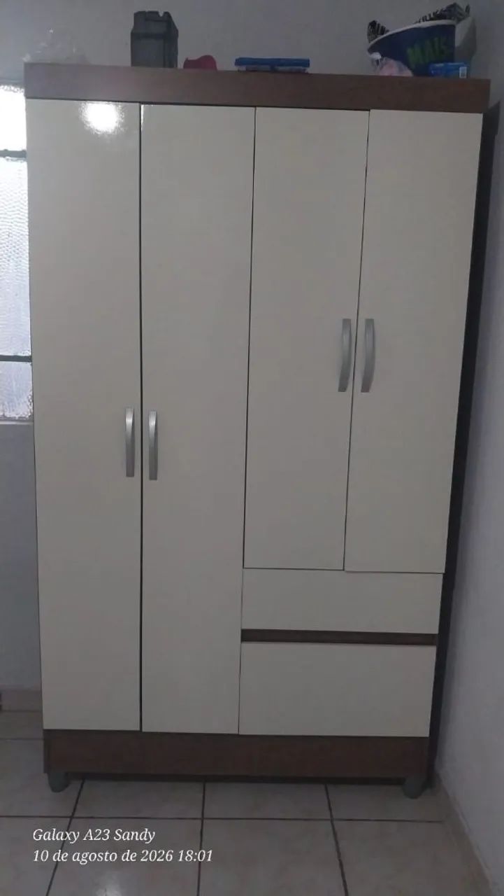 Guarda-roupa semi-novo