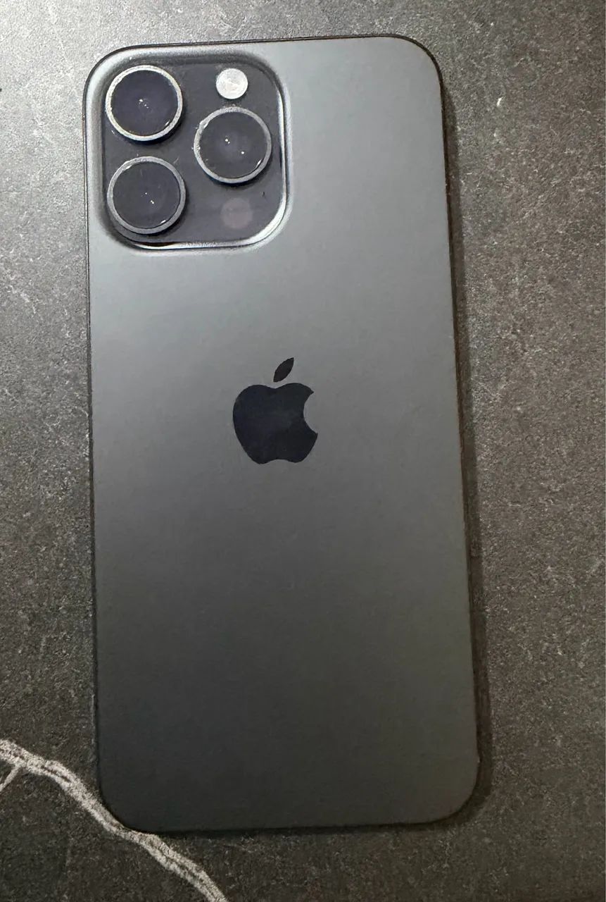 iPhone 15 pro max 256gb preto titânio - Celulares e Smartphones
