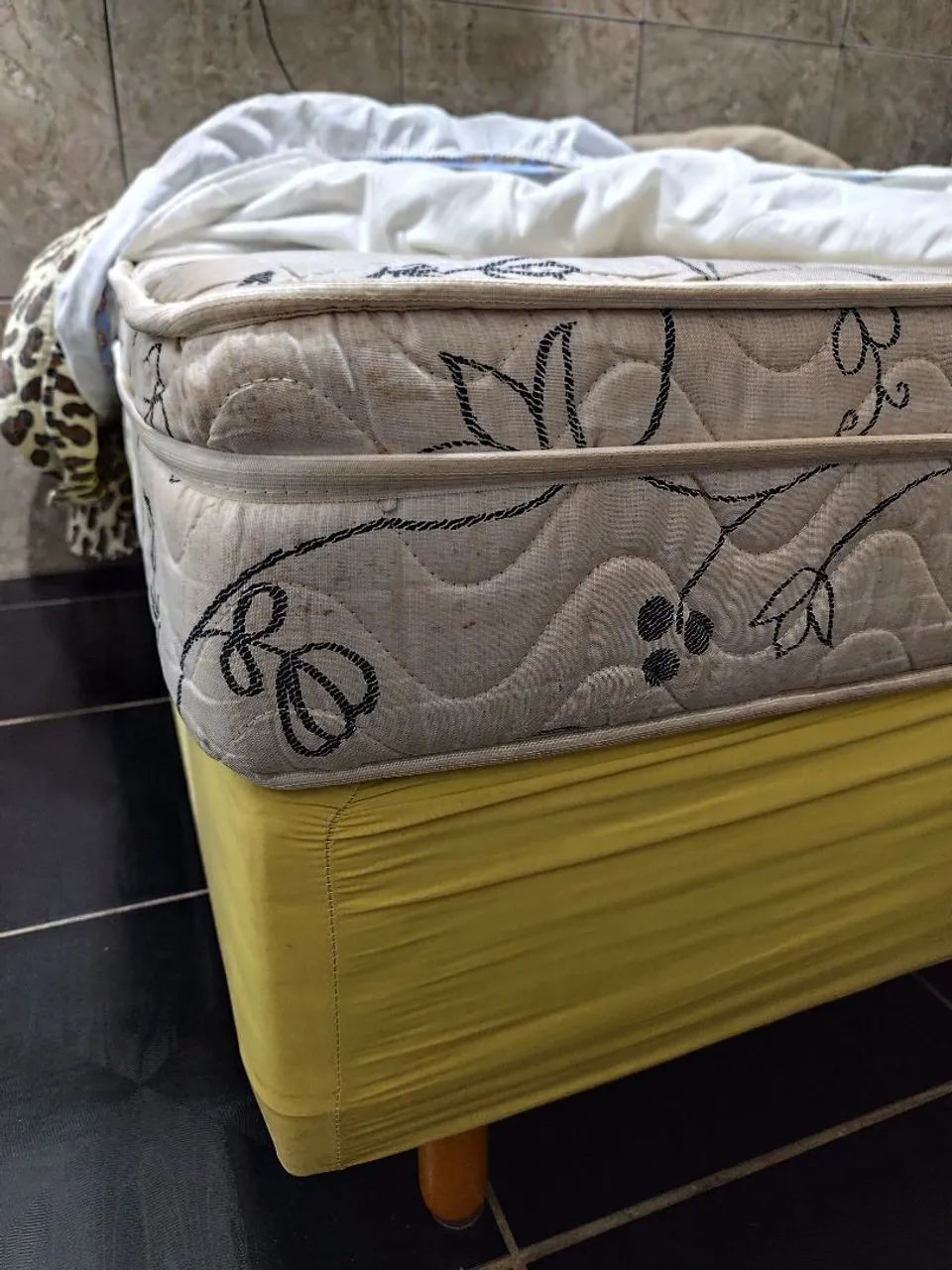 Cama Box Casal com Colchão 