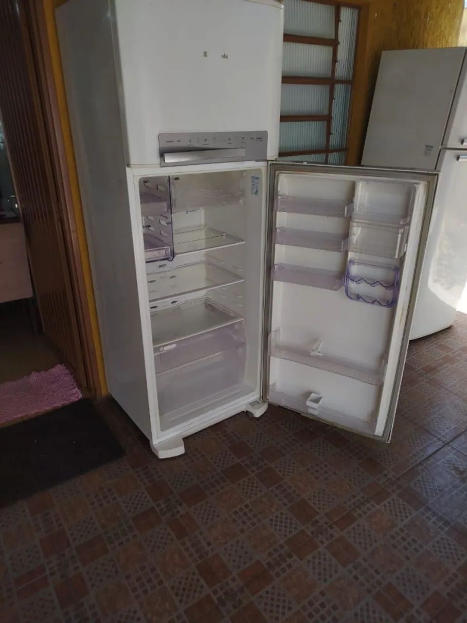 Geladeira Eletrolux Frost Free funcionando perfeitamente  - Foto 2