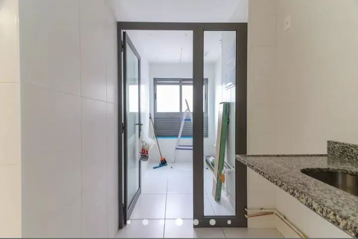 Pias cubas torneiras vaso sanitário porta - Foto 3
