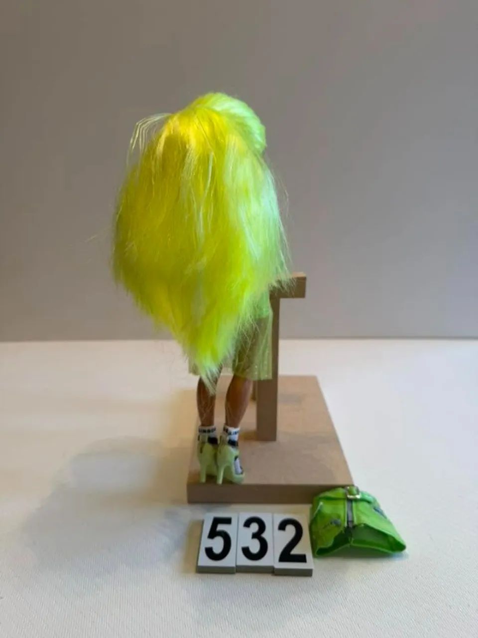  BONECA RAINBOW HIGH SERIES 2 KARMA NICHOLS NEON  - Foto 3