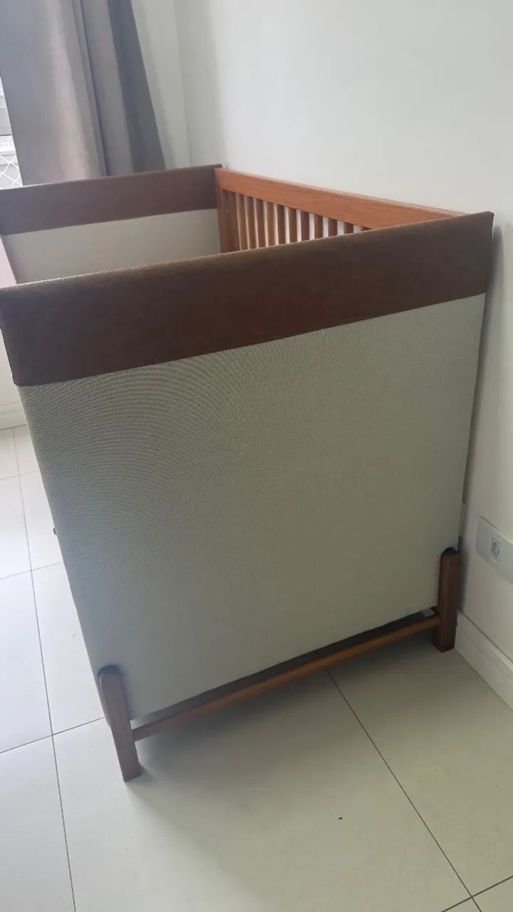 Berço em tecido e couro + colchão  - Foto 2