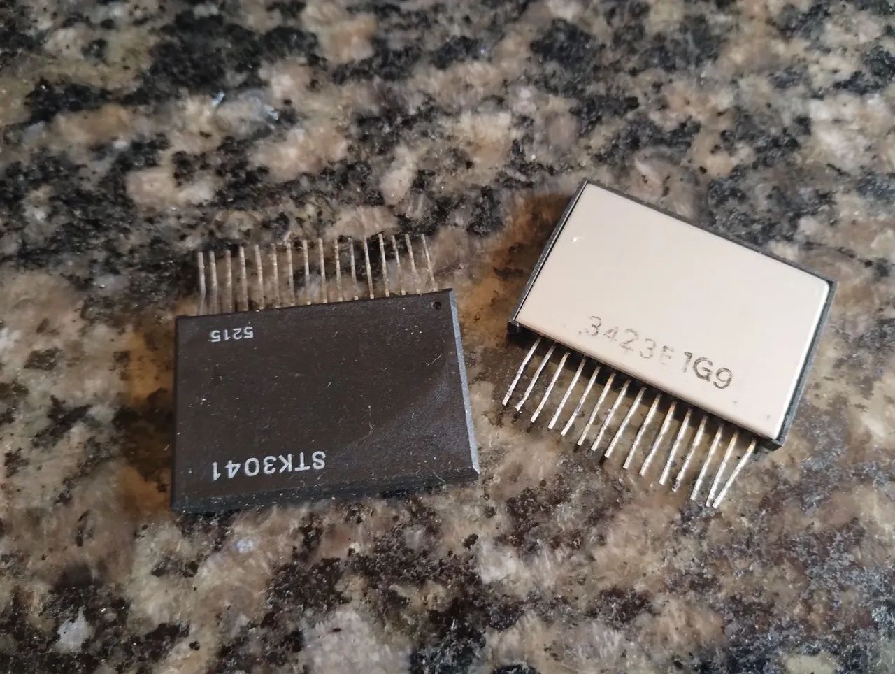 STK 3041 E STK 3042 