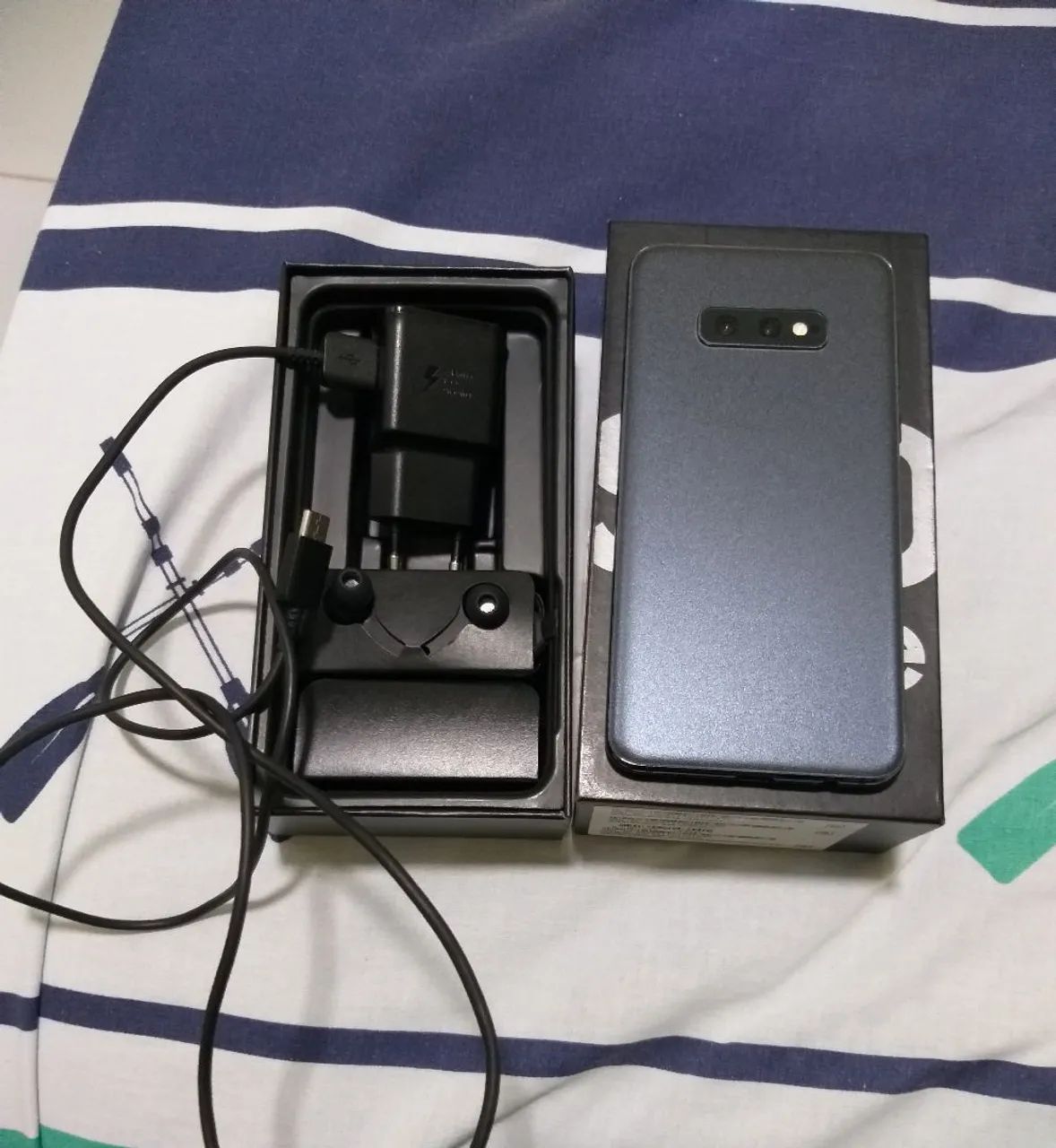 Galaxy s10e praticamente novo