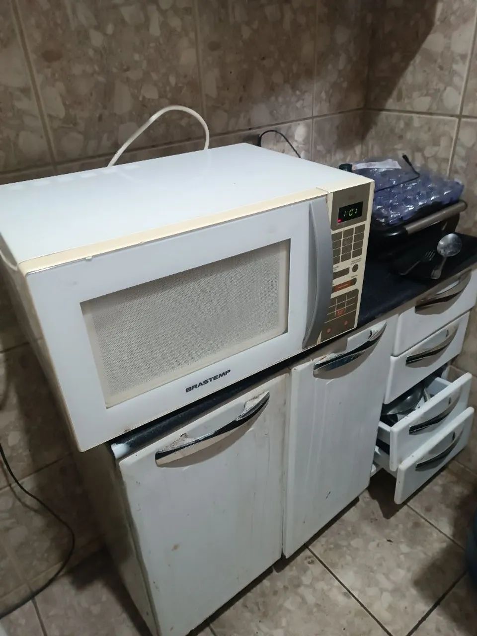 Microondas Brastemp 34 litros ótimo estado funciona perfeitamente  - Foto 5