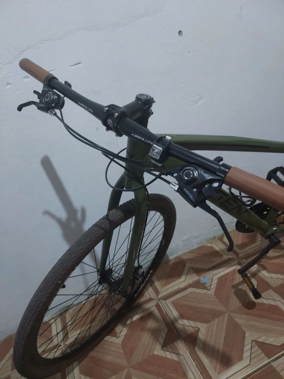 Bicicleta + capacete com pouco tempo de uso - Foto 2