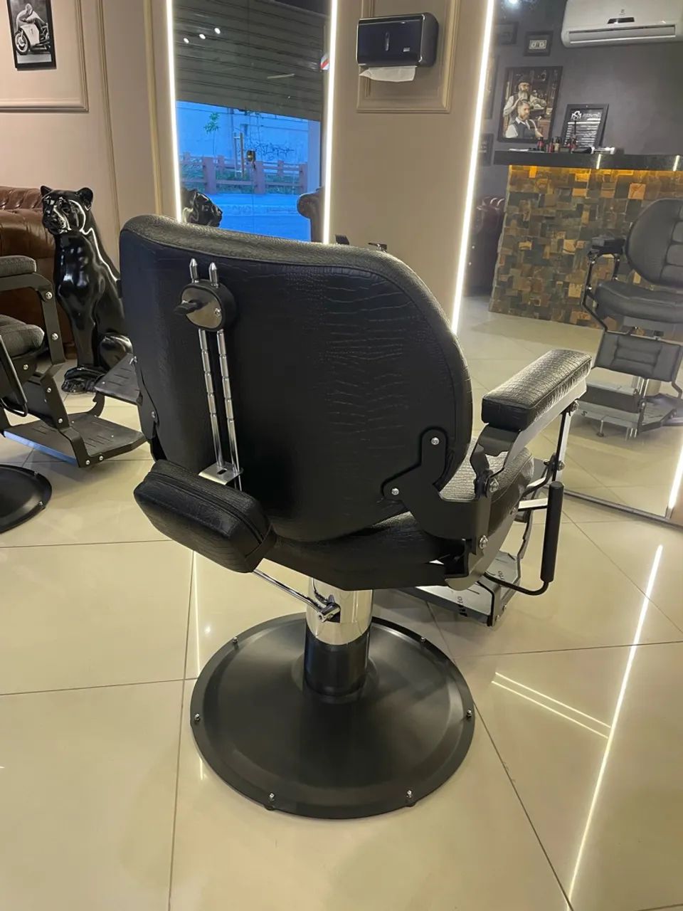 Cadeira poltrona Van de velde salão barbearia  - Foto 3