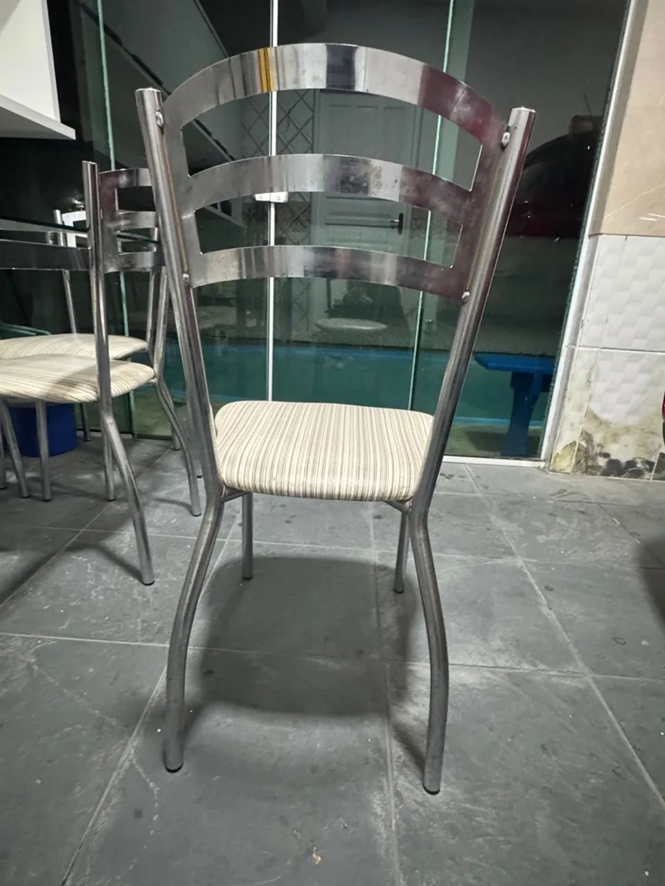 Vendo Mesa em Metal com Vidro Transparente + 6 cadeiras  - Foto 4