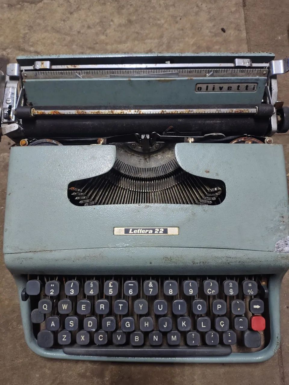 Máquina escrever Olivetti Lettera 22