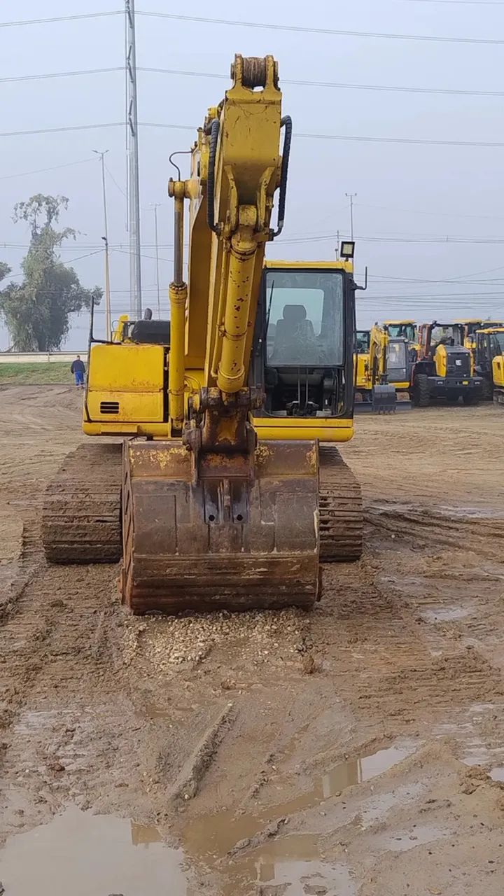 Escavadeira hidráulica komatsu pc 200
