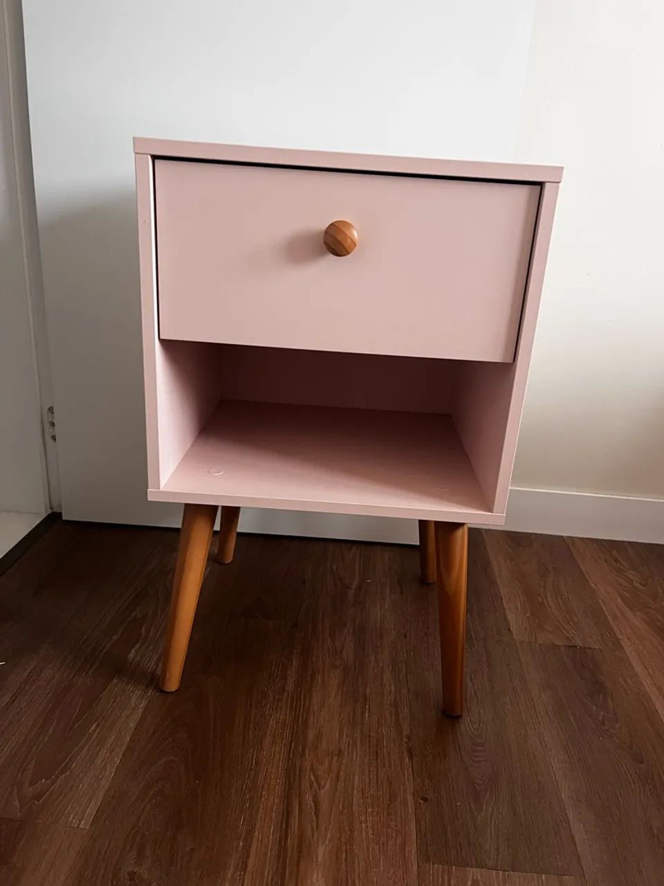 Mesa de cabeceira rosa - Foto 3
