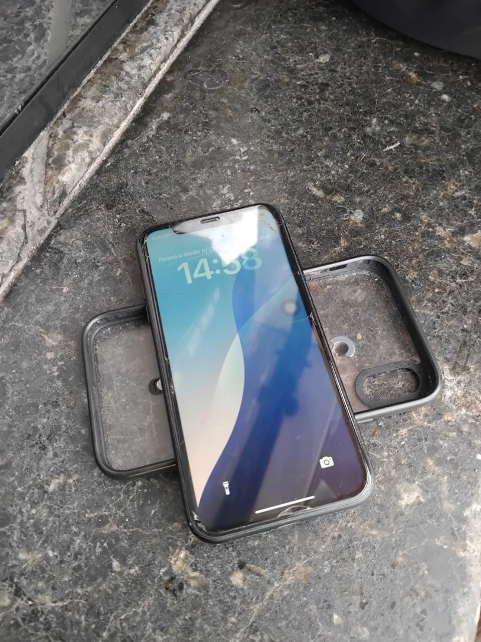 iPhone XR  trincado - Foto 2