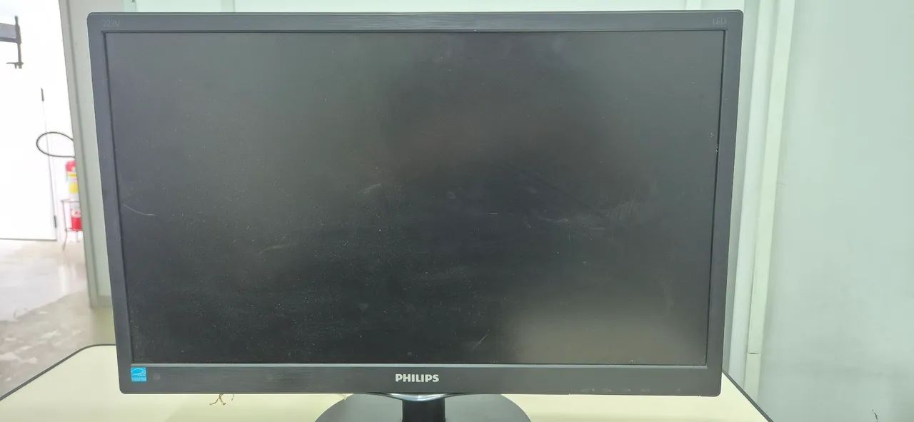 Monitor 21,5" Philips Full HD preto.