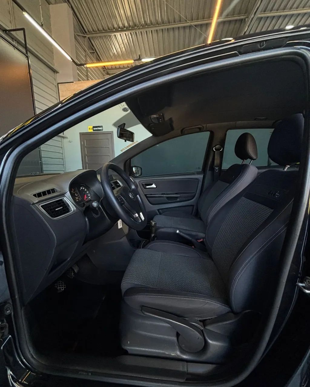 Volkswagen Fox 1.0 MI Total Flex 8V 5P 2013 - Foto 5