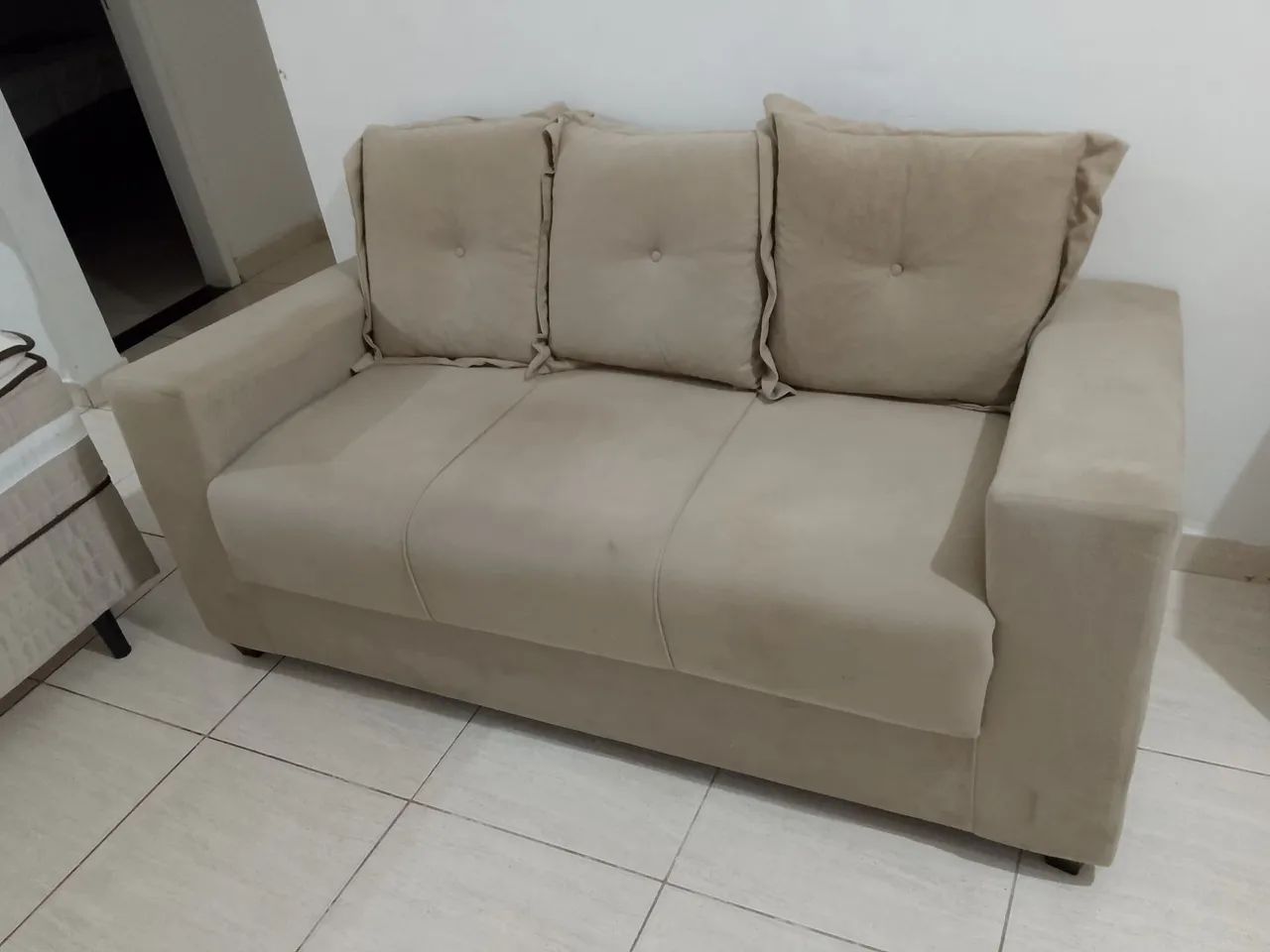 Sofá de Três Lugares em Excelente Estado 
