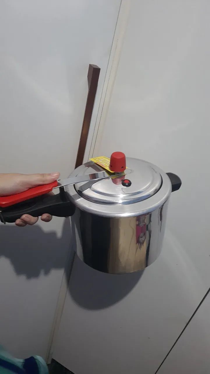 Panela de pressao nova 4,5 L - Foto 2