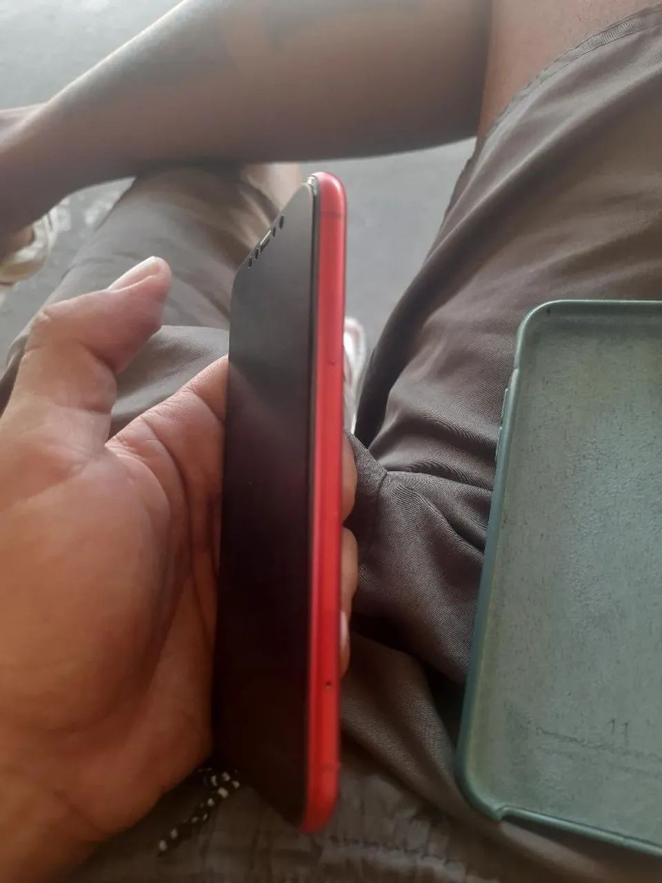 iPhone vermelho 11 ,de 128 gb apenas com marcas de uso  - Foto 5