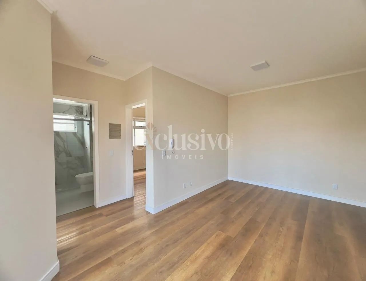 Apartamento Recém-Reformado com Sacada e Vaga Coberta no Estreito - Foto 3