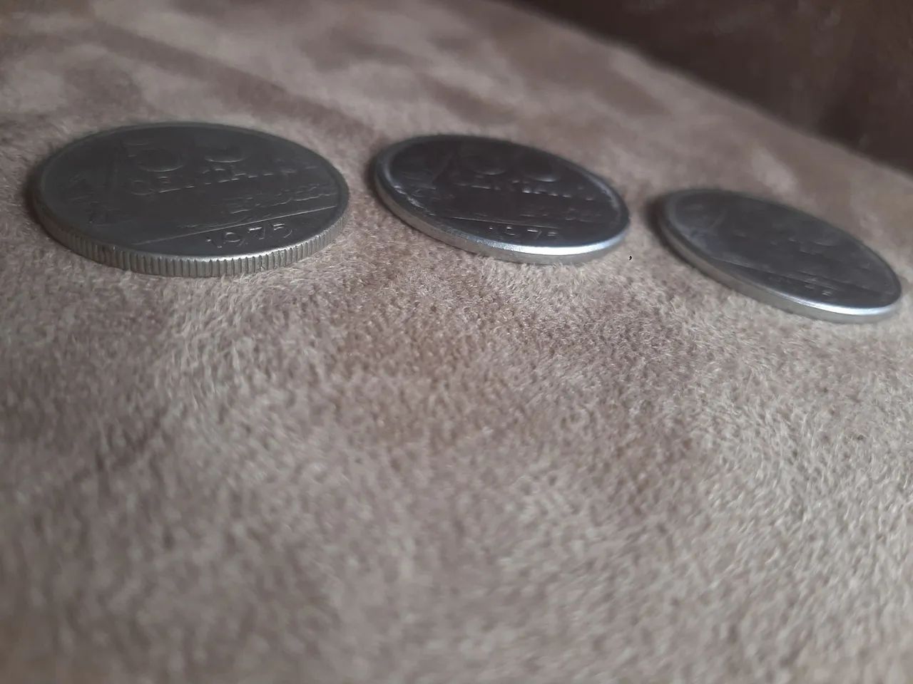 3 tipos de moeda de 1975 de 50 centavos