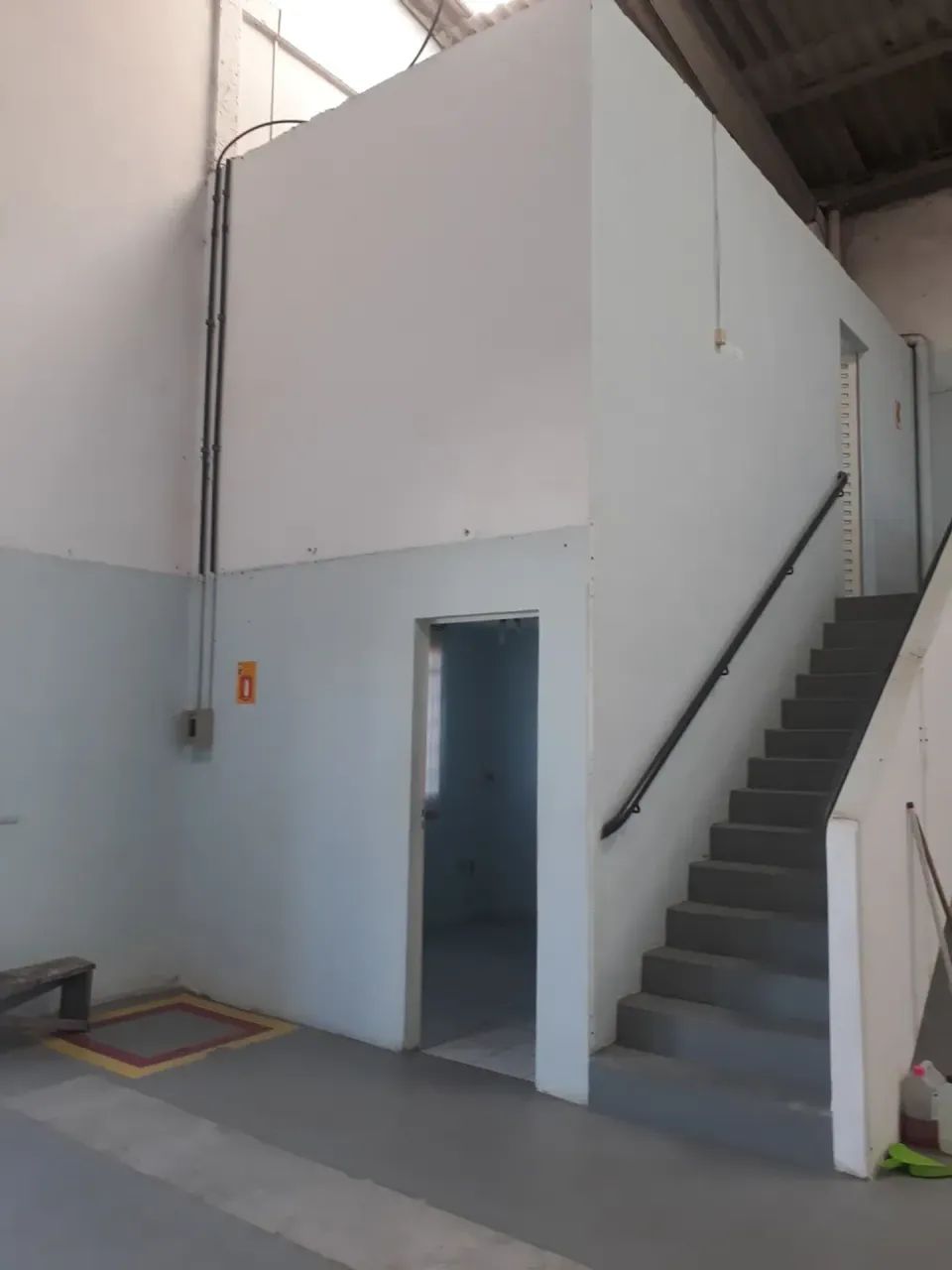 ALUGA-SE BARRACÃO PINHAIS  448,38m² - Foto 5