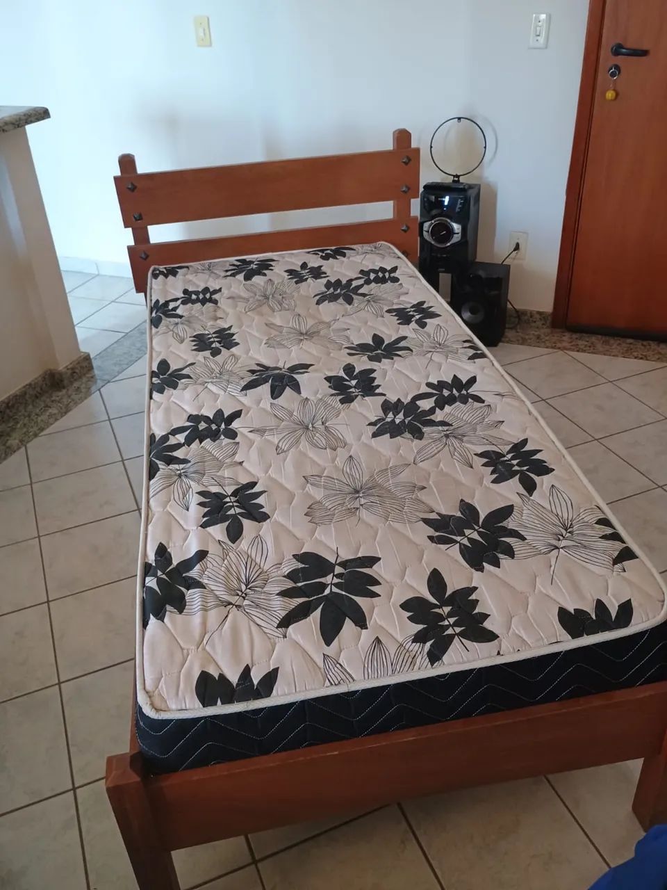 Cama de solteiro em madeira maciça + colchão - Foto 3