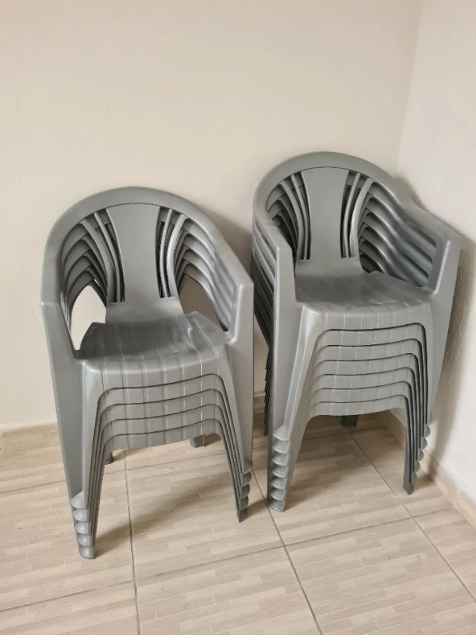 Cadeiras de plásticos 