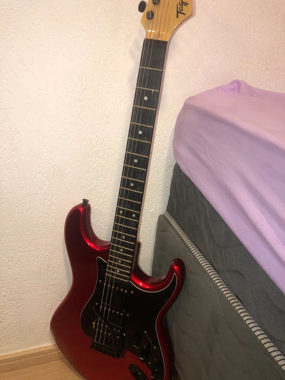 GUITARRA A VENDA