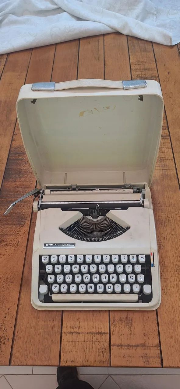 Máquina de Escrever anos 70 - Foto 2