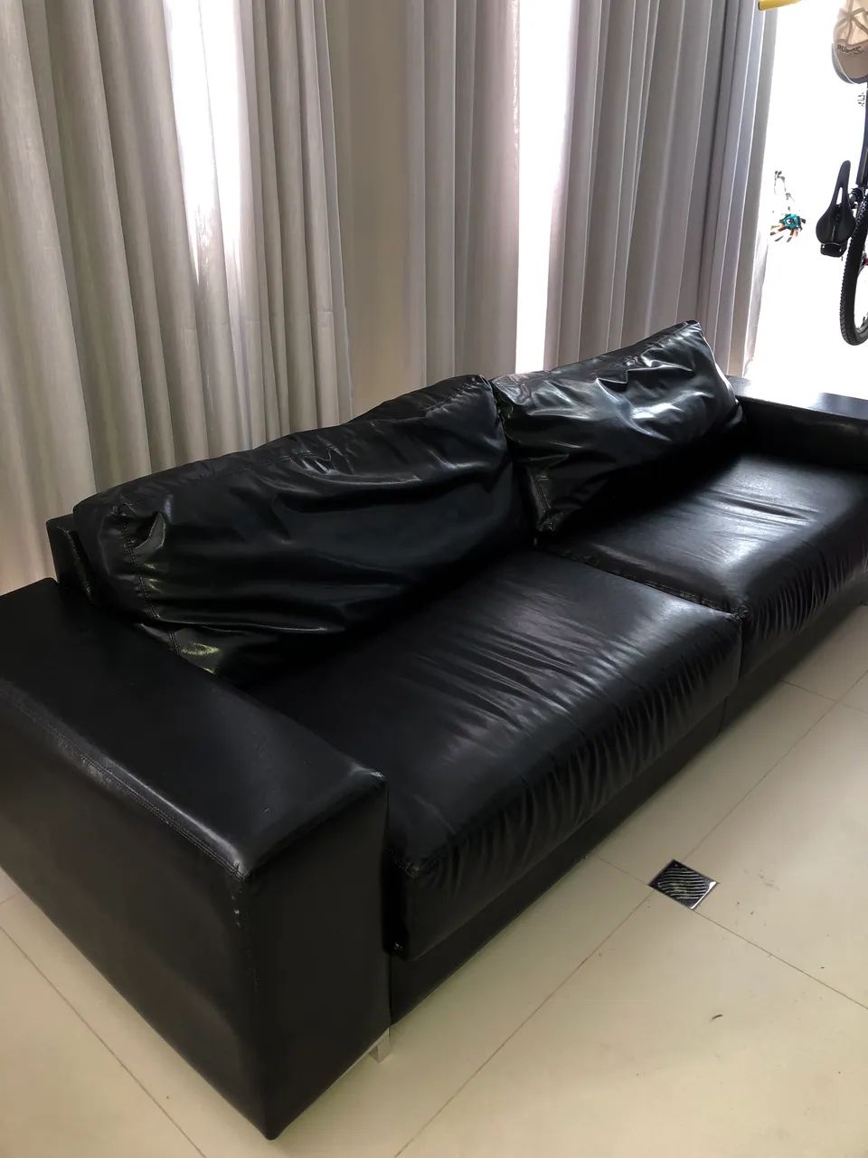 SOFÁ PRETO - EXCELENTE ESTADO