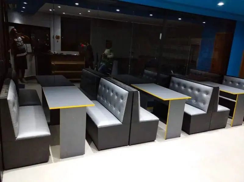 Conjunto mesa + poltronas booth