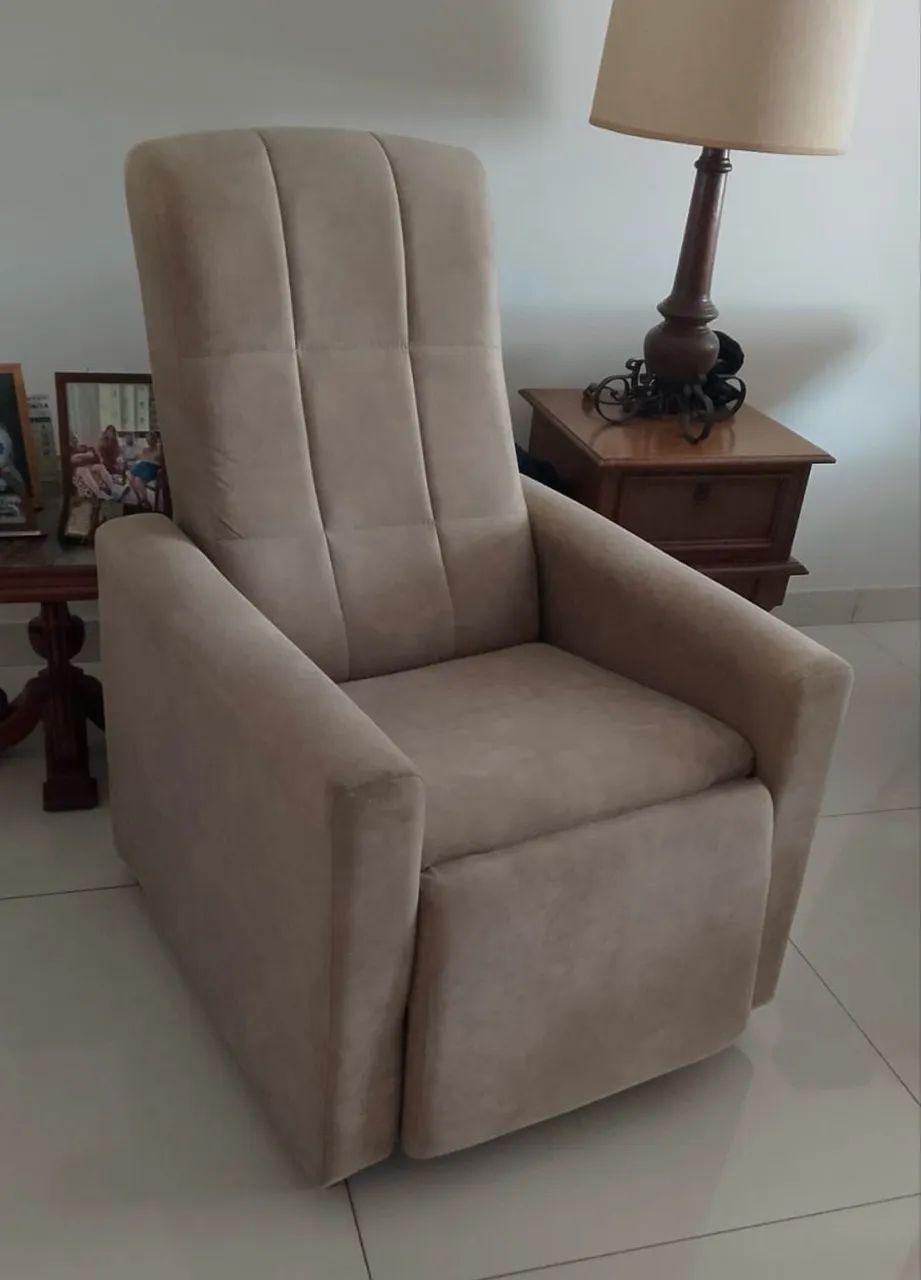 Cadeira do Papai, marca Delare; cor bege/cinza