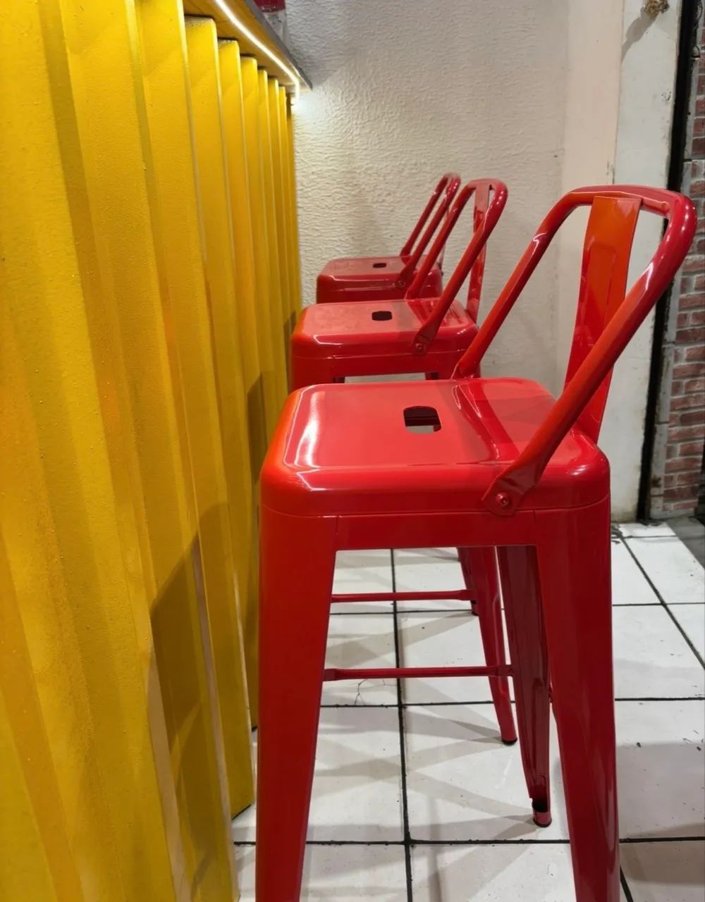 CADEIRA IRON COM ENCOSTO NOVAS E EMBALADAS - Foto 2