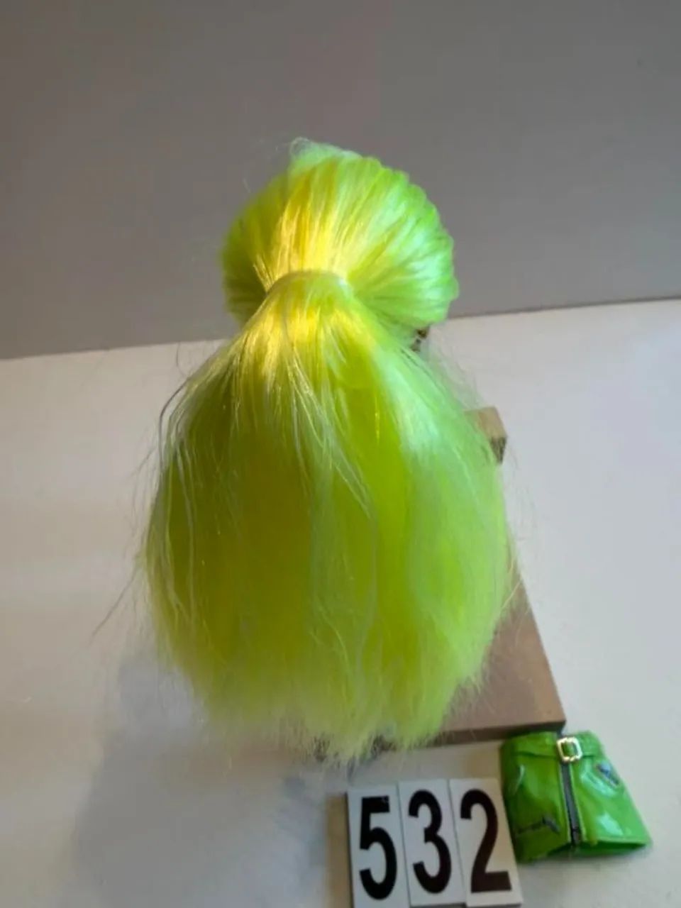 BONECA RAINBOW HIGH SERIES 2 KARMA NICHOLS NEON  - Foto 4