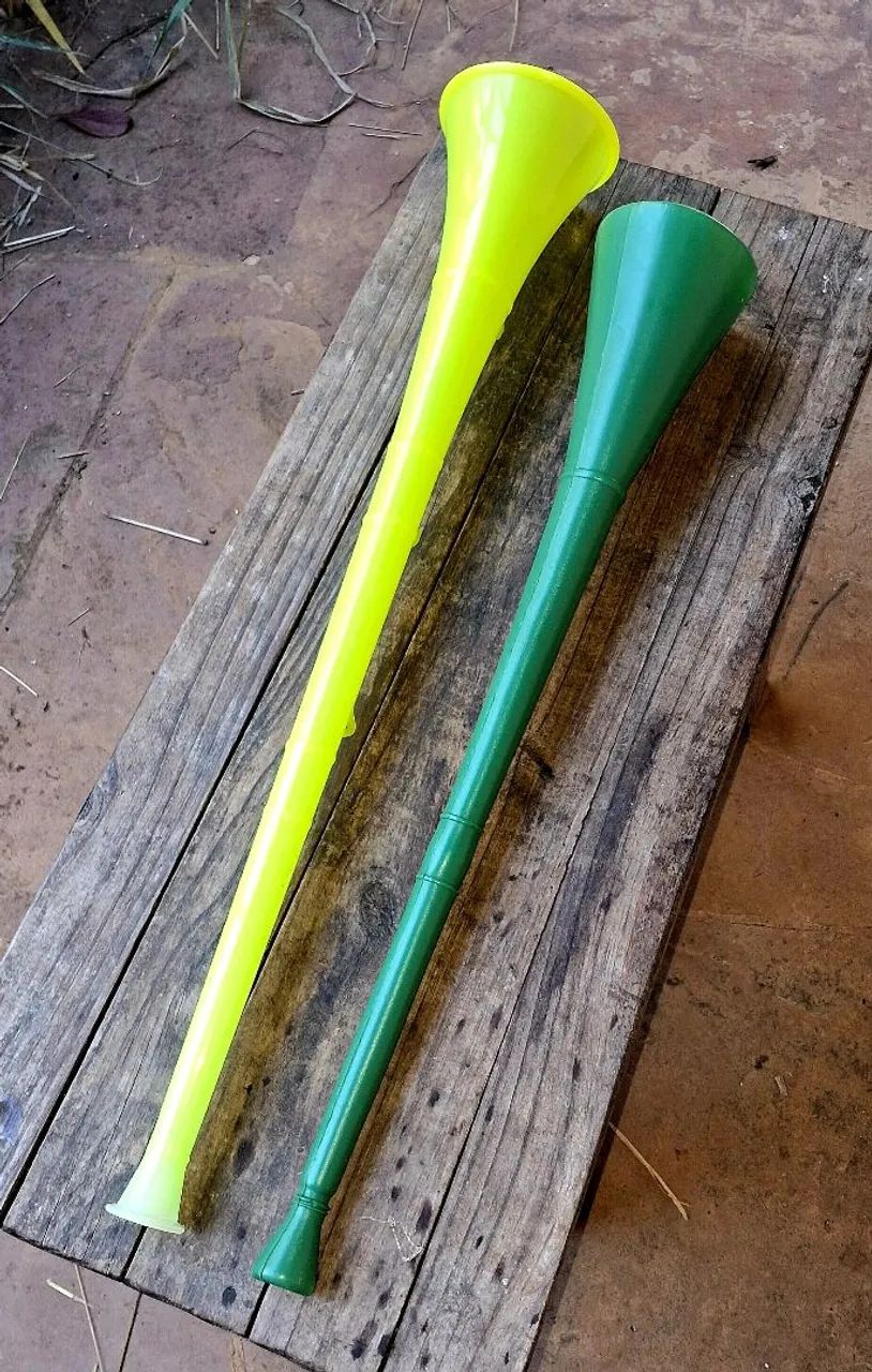 2 Vuvuzela R$: 20,00
