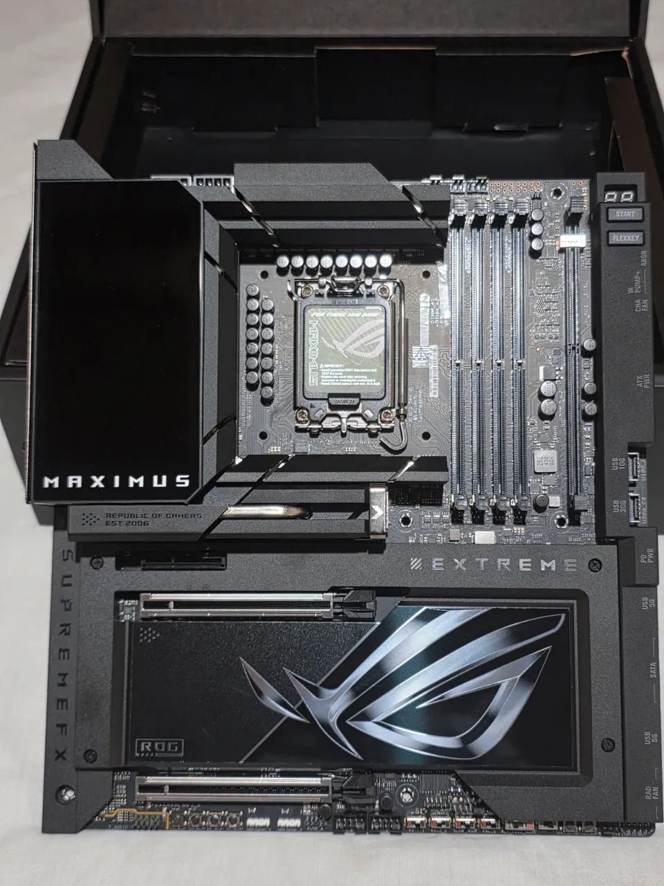 ROG Maximus Z890 Extreme  LGA1855 - Foto 4