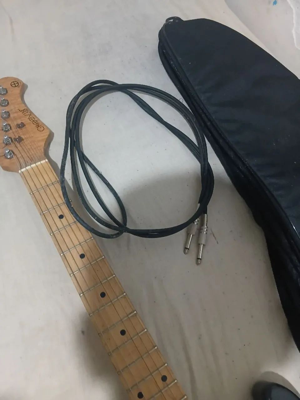 GUITARRA STRATOCASTER SEMI NOVA - Foto 3