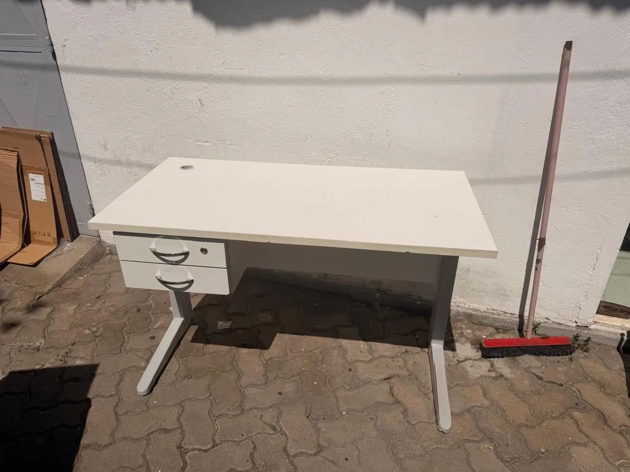Mesa de Escritório Branca com 2 Gavetas
