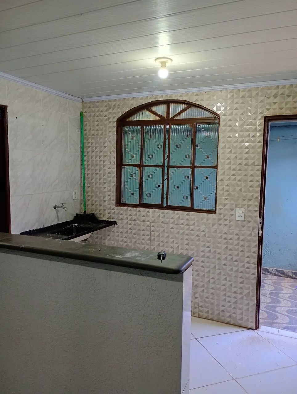 Casa fundos  aluguel 