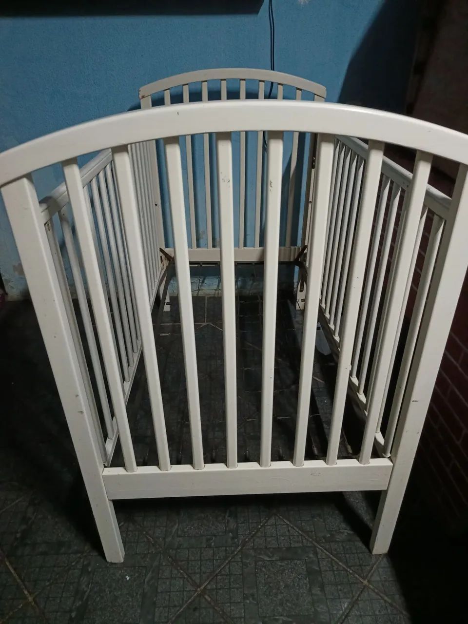 Berço branco com grade de molas. - Foto 3