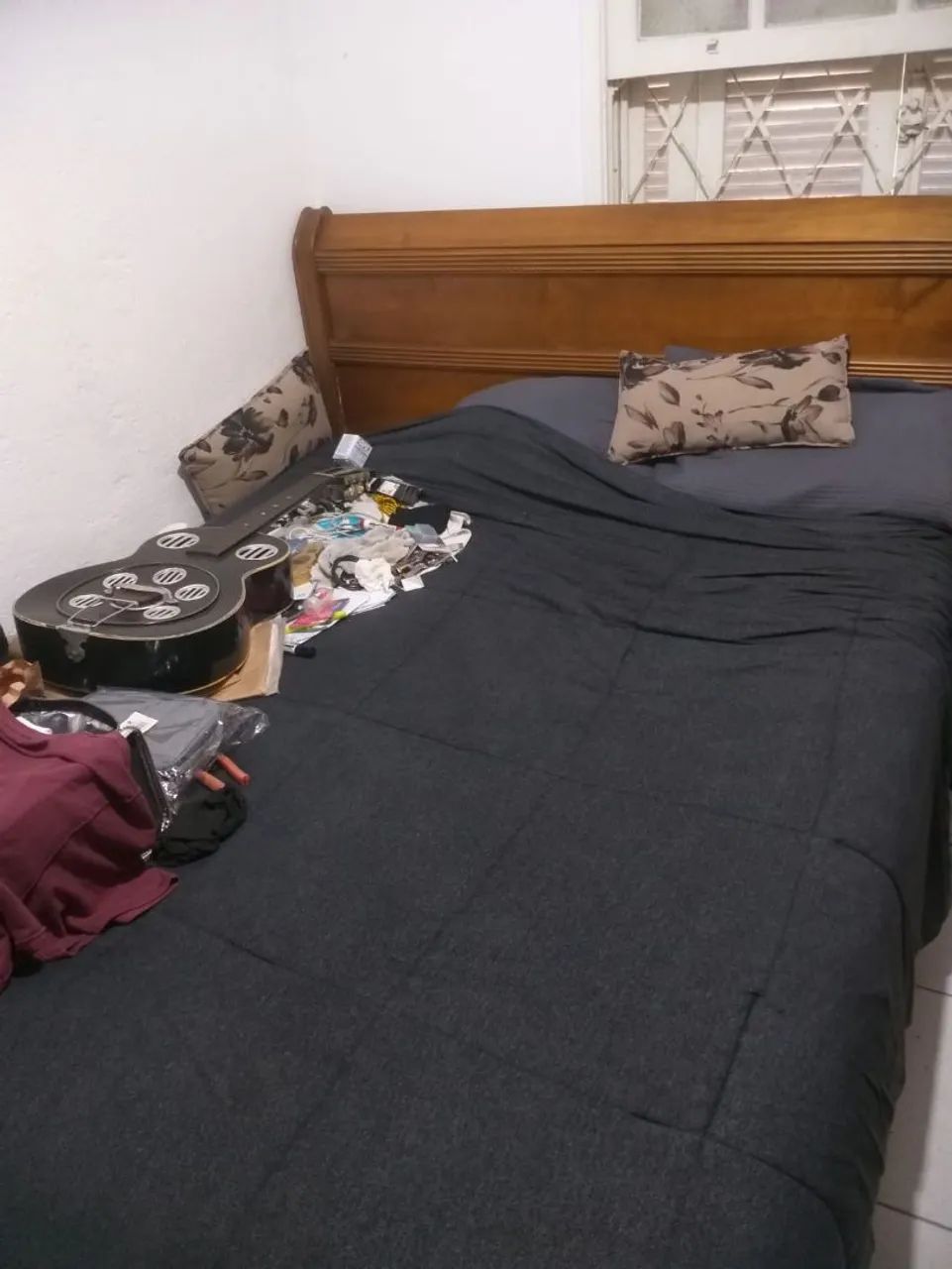 Cama de casal em madeira 
