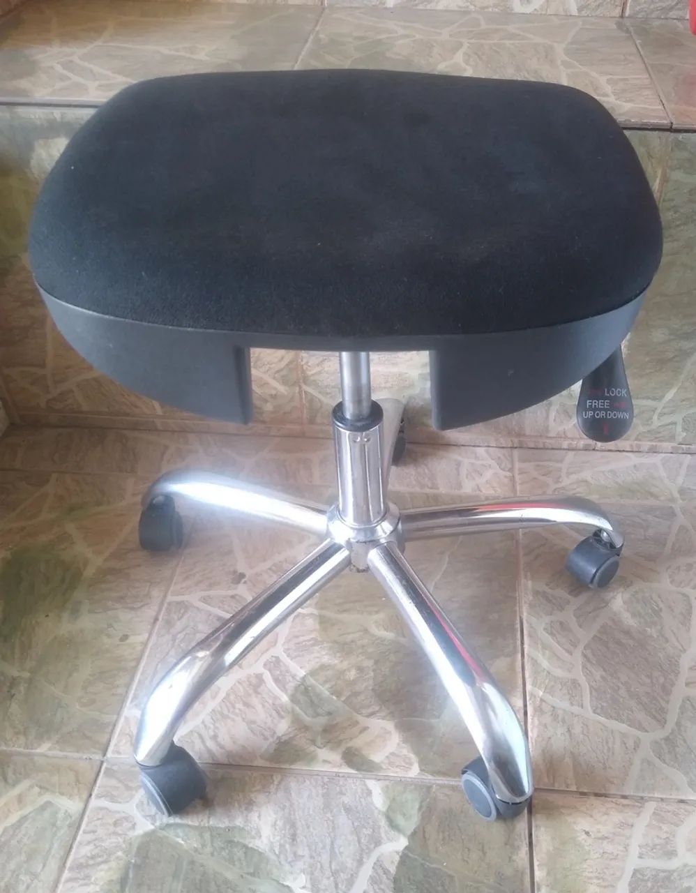 Cadeira de escritório sem apoio 