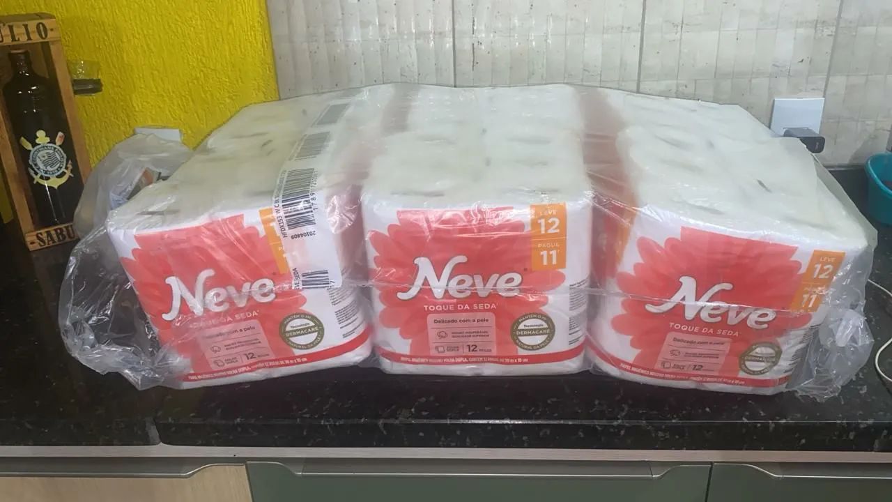 Papel higiênico Neve fardo com 6 pacotes de 12 rolos de 30  metros - Foto 2