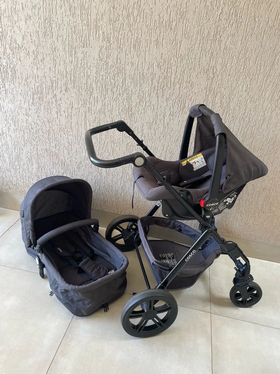 Carrinho de bebê e bebê conforto  - Foto 3