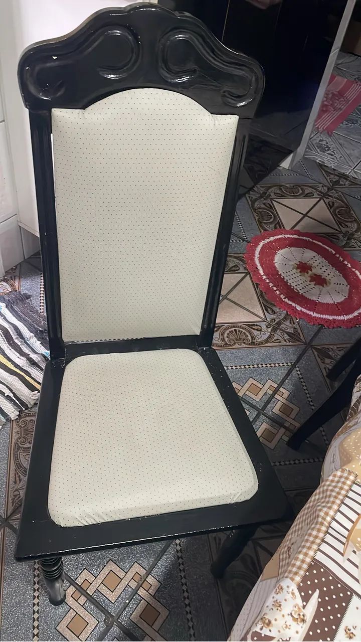Mesa com 6 cadeiras material em madeira maciça  - Foto 3