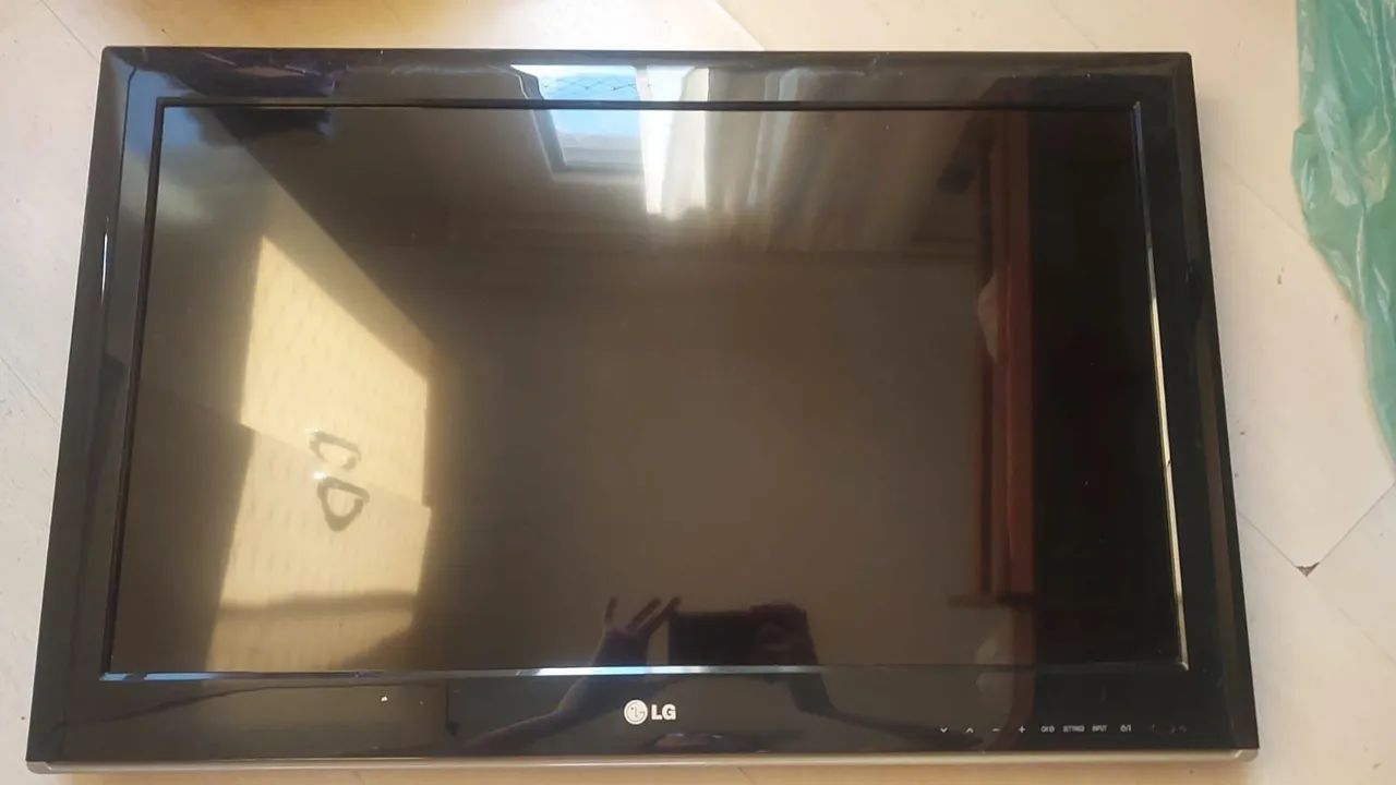 Vendo tv LG 32 pol. Não é smart.funcionando perfeitamente. - Foto 2