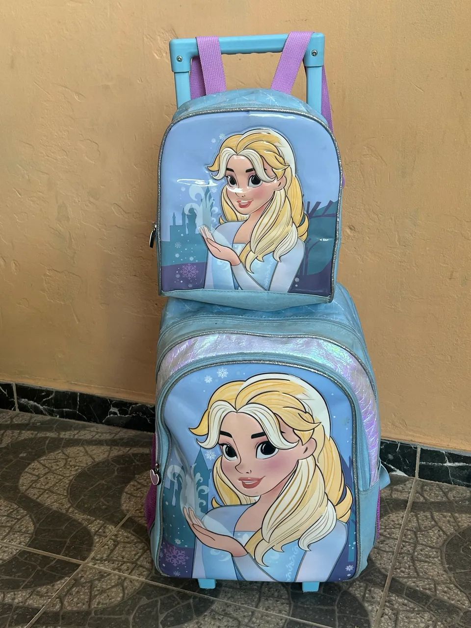 Mochila Frozen( Semi nova) - Foto 2